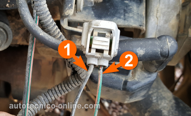 Verificando Que La Bobina De Encendido Esté Recibiendo 12 Voltios. Cómo Probar El Sistema De Encendido (1998, 1999,2000, 2001, 2002, 2003 3.9L Dodge Dakota) Verificando Que La Bobina De Encendido Esté Recibiendo 12 Voltios. Cómo Probar El Sistema De Encendido (1998, 1999,2000, 2001, 2002, 2003 3.9L Dodge Dakota)
