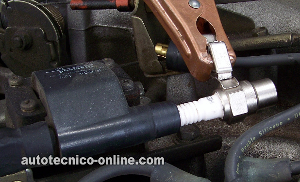 Verificando El Disparo De Chispa En La Torre De La Bobina De Encendido. Cómo Probar El Sistema De Encendido (1990, 1992, 1993, 1994 3.0L V6 Mitsubishi Montero, Mighty Max y 3.0L Dodge Ram 50) Verificando El Disparo De Chispa En La Torre De La Bobina De Encendido. Cómo Probar El Sistema De Encendido (1990, 1992, 1993, 1994 3.0L V6 Mitsubishi Montero, Mighty Max y 3.0L Dodge Ram 50)