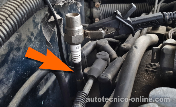 Verificando El Disparo De Chispa En La Tapa Del Distribuidor. Cómo Probar El Sistema De Encendido (1992, 1993, 1994, 1995, 1996, 1997 3.9L Dodge Dakota) Verificando El Disparo De Chispa En La Tapa Del Distribuidor. Cómo Probar El Sistema De Encendido (1992, 1993, 1994, 1995, 1996, 1997 3.9L Dodge Dakota)