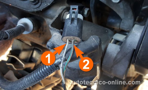 Verificando Que La Bobina De Encendido Esté Recibiendo 12 Voltios. Cómo Probar El Sistema De Encendido (1992, 1993, 1994, 1995, 1996, 1997 3.9L Dodge Dakota) Verificando Que La Bobina De Encendido Esté Recibiendo 12 Voltios. Cómo Probar El Sistema De Encendido (1992, 1993, 1994, 1995, 1996, 1997 3.9L Dodge Dakota)