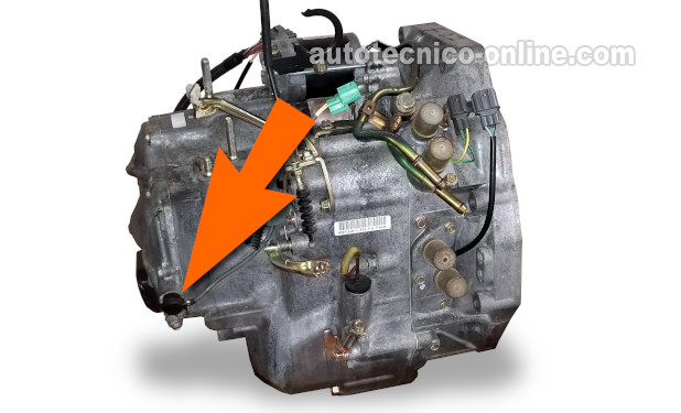Ubicación Del Sensor De La Velocidad De Entrada. Cómo Probar El Input Speed Sensor De La Transmisión Automática (1995, 1996, 1997 2.2L Accord And Odyssey)