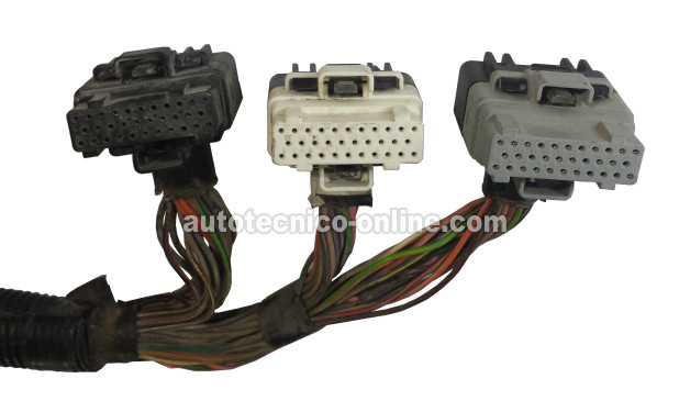 Identificando Las Terminales De Los Conectores De La Computadora De La Inyección Electrónica 1996 3.9L V6 Dodge Ram Pickup Identificando Las Terminales De Los Conectores De La Computadora De La Inyección Electrónica 1996 3.9L V6 Dodge Ram Pickup