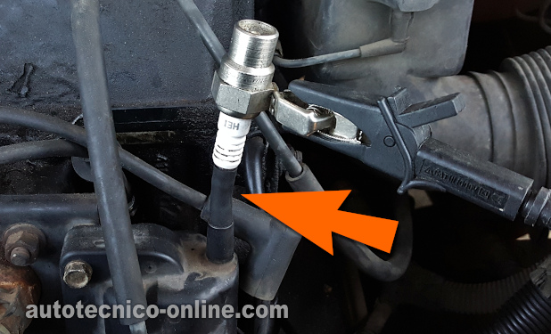 Verificando El Disparo De Chispa En La Bobina De Encendido. Cómo Probar El Sistema De Encendido (1993, 1994, 1995 2.5L Dodge Caravan y Plymouth Voyager) Verificando El Disparo De Chispa En La Bobina De Encendido. Cómo Probar El Sistema De Encendido (1993, 1994, 1995 2.5L Dodge Caravan y Plymouth Voyager)