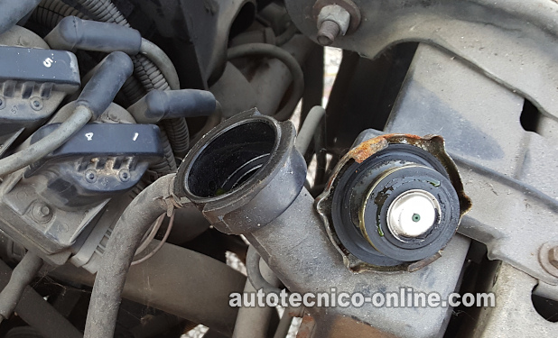 Cómo Probar Un Empaque De Cabeza Quemado. Gases De Escape Saliendo Disparados Del Radiador (1989, 1990, 1991, 1992, 1993 3.3L V6 Buick Century, Skylark, 3.3L V6 Oldsmobile Achieva, Calais, Cutlass Ciera) Cómo Probar Un Empaque De Cabeza Quemado. Gases De Escape Saliendo Disparados Del Radiador (1989, 1990, 1991, 1992, 1993 3.3L V6 Buick Century, Skylark, 3.3L V6 Oldsmobile Achieva, Calais, Cutlass Ciera)