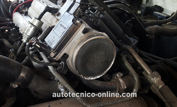 Cómo Probar La Bomba De Combustible (1989, 1990, 1991, 1992, 1993 3.3L V6 Buick Century, Skylark, 3.3L V6 Oldsmobile Achieva, Calais, Cutlass Ciera) Cómo Probar La Bomba De Combustible (1989, 1990, 1991, 1992, 1993 3.3L V6 Buick Century, Skylark, 3.3L V6 Oldsmobile Achieva, Calais, Cutlass Ciera)