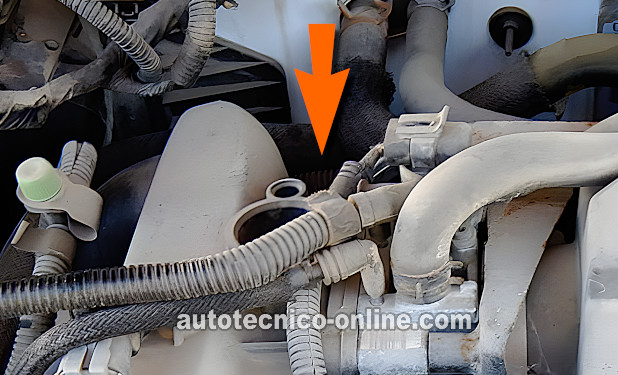 Verificando La Presión Con Medidor De Presión De Combustible. Cómo Probar La Bomba De Combustible (2000, 2001, 2002, 2003 2.2L Chevrolet S10 Y GMC Sonoma)